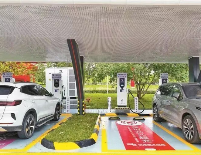 南网在深投运全国首创超充站：5分钟补400公里，集3项“全国首创”成果